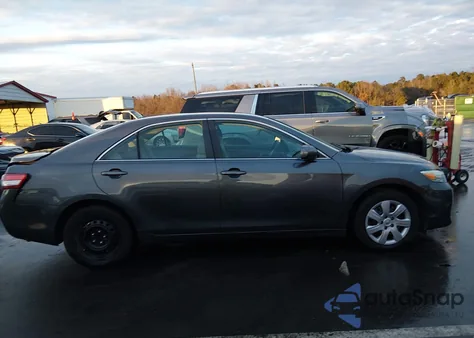 2010 Toyota Camry Le z USA, uszkodzony, nr VIN 4T4BF3EK4AR065853